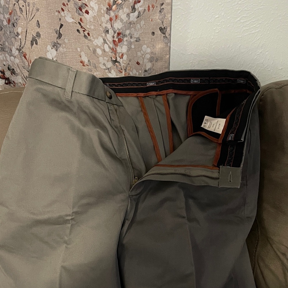 Haggar Men's Olive Chinos